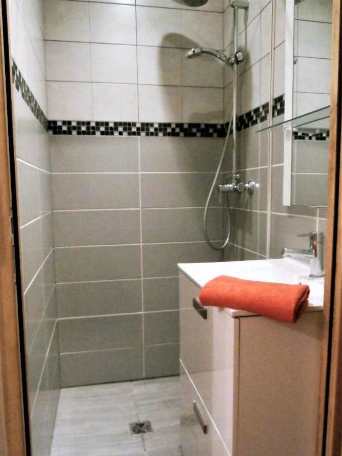 Les Belles Terrasses Dieppe ,3 Appartements , Le Vegetal De 1 A 8 Personnes , Le Tropical De 1 A 6 Personnes , Le Floral Avec Terrasse De 1 A 3 Personnes , Quartier Calme Au Stationnement Gratuit A Cote De L'Avenue Verte Bagian luar foto